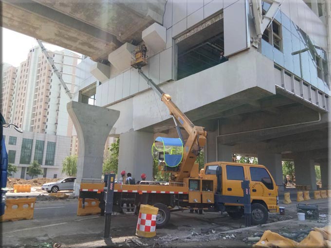 膠南地鐵珠海路站18米高空作業(yè)車