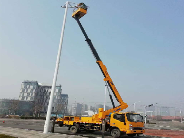 青島租賃高空作業(yè)車